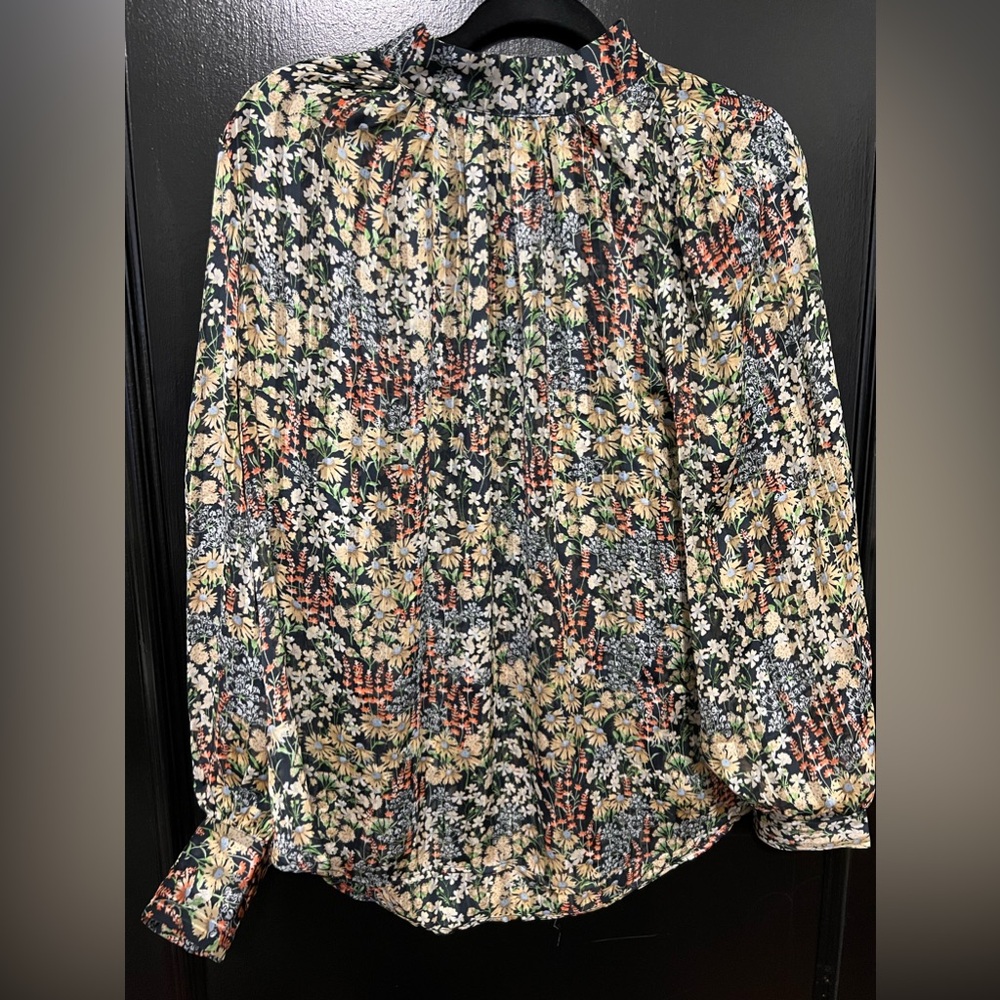 Slightly sheer, floral button-down with gold button details